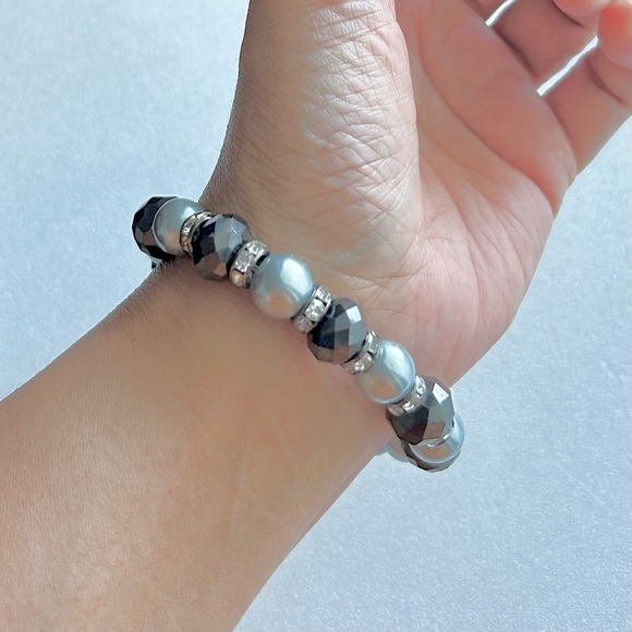 Glass Gray and Faceted Black Bead Bracelet 9” with Rhinestone Rondelle Spacers - Picture 8 of 8